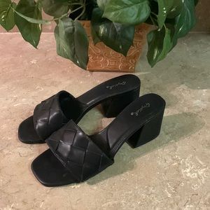 Qupid Basic Band Low Block Heels